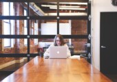 Qual a diferença entre escritório virtual e coworking?